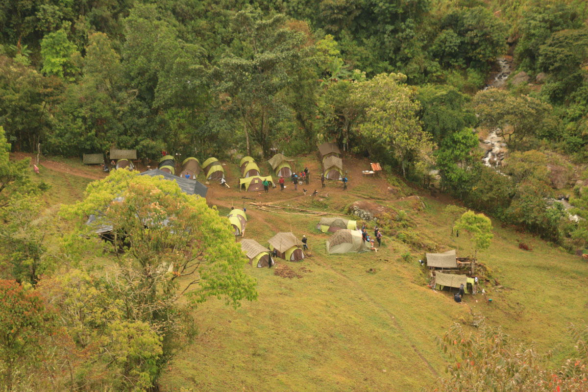 Campamento en la zvtn Santa Lucía, Ituango.